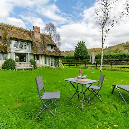 Летний дом Le Manoir Du Perroy