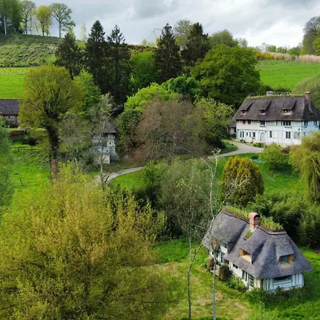 Le Manoir Du Perroy منزل ريفي