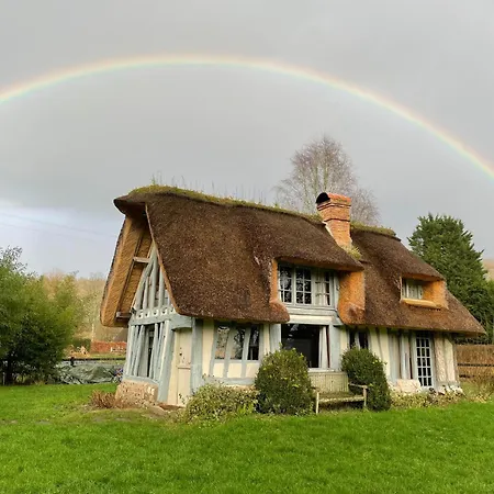 Летний дом Le Manoir Du Perroy Saint-Wandrille-Rancon